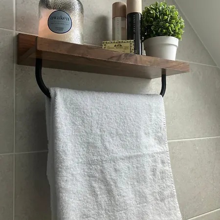 منزل ريفي The Blue Door