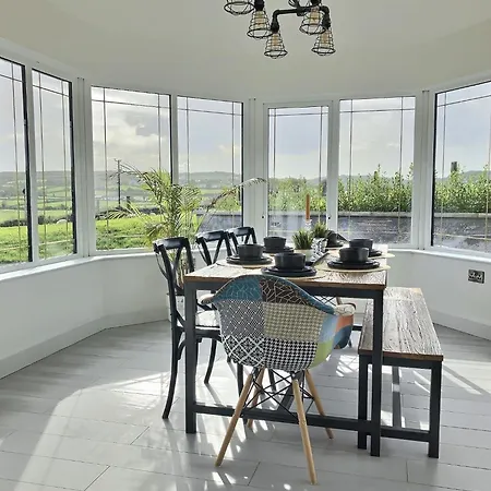 منزل ريفي The Blue Door ليتيركيني