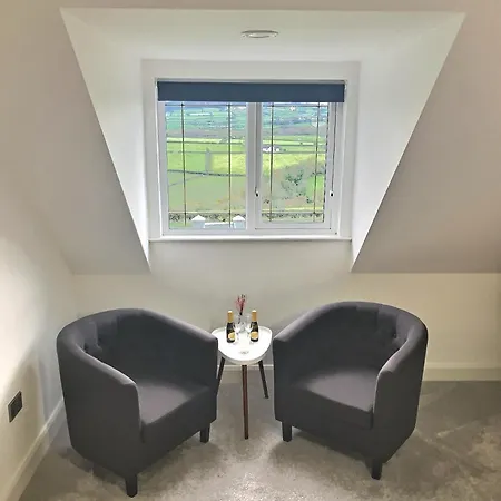 The Blue Door منزل ريفي *